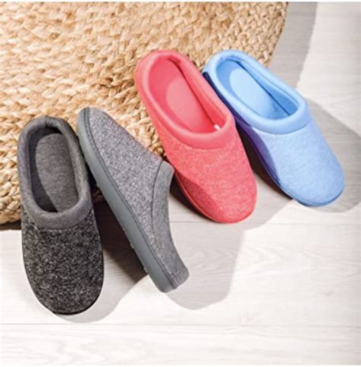 11 Best Slippers for Sweaty Feet in 2022