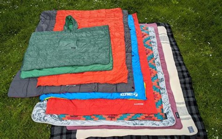 13 Best Camping Blankets for Outdoor Adventures in 2022