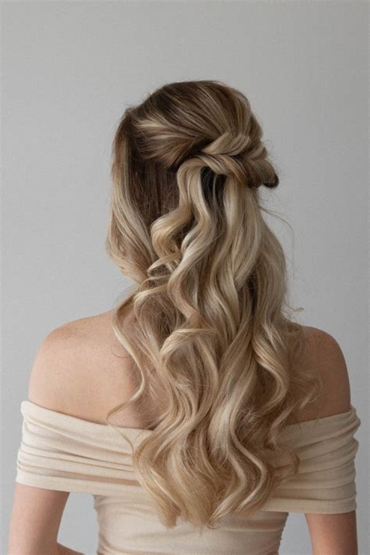 30 Stunning Easy Bridal Hairstyle Trend 2020 Archives