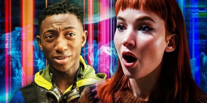 5 Reasons Simon and Daphne Are Soulmates (& 5 Why They Are Toxic)