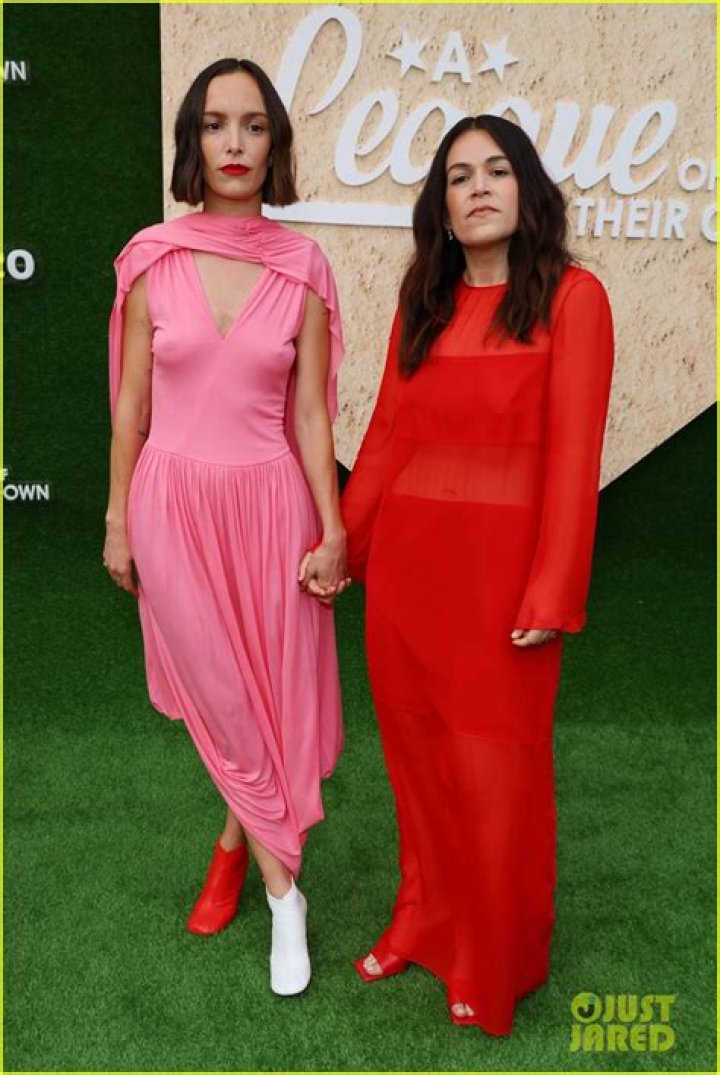 Abbi Jacobson & Girlfriend Jodi Balfour Make Red Carpet Debut at ‘A League of Their Own’ Premiere!