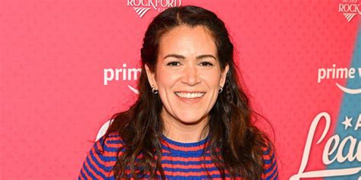 Abbi Jacobson Reveals How Penny Marshall Felt About the ‘A League of Their Own’ Series