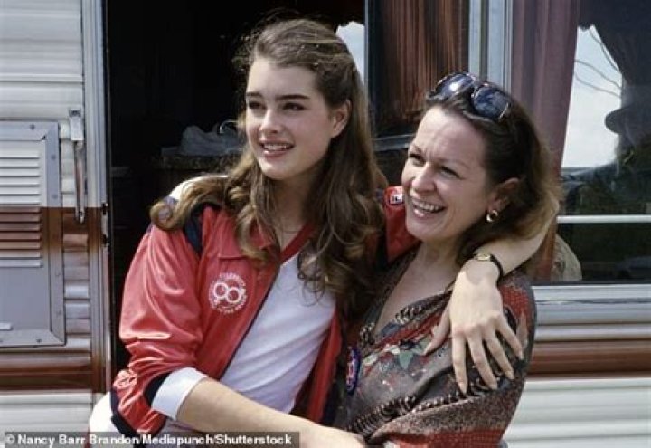 Actress Laura Linney reveals she worried for her childhood friend Brooke Shields