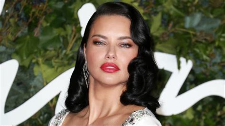 Adriana Lima Weight Gain Or Pregnant: What Is She Doing Now? Update 2022