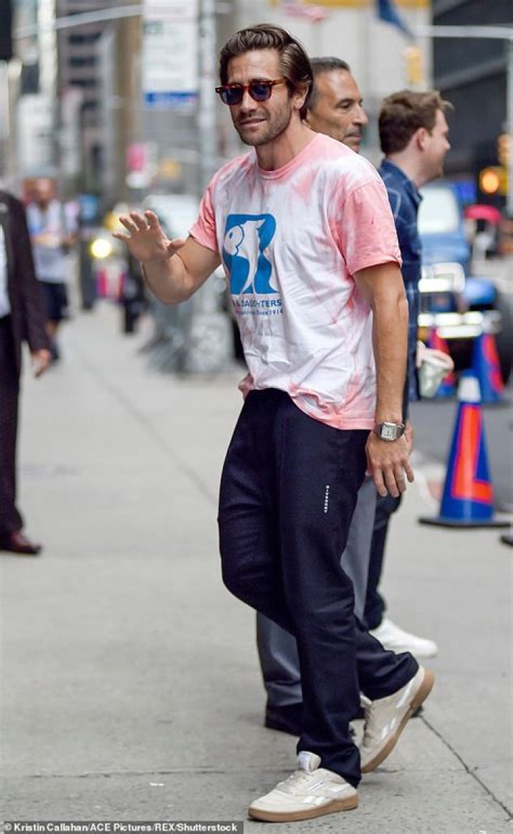 After Mila Kunis and Dax Shepherd confessed they are lax with washing habits, experts warn of risks