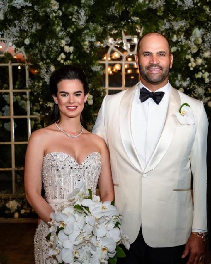 Alejandro Fernández Bio, Age, Wife, Height, Weight, Family, Net Worth