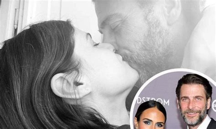 Alexandra Daddario debuts her romance with Andrew Form with kissing snap
