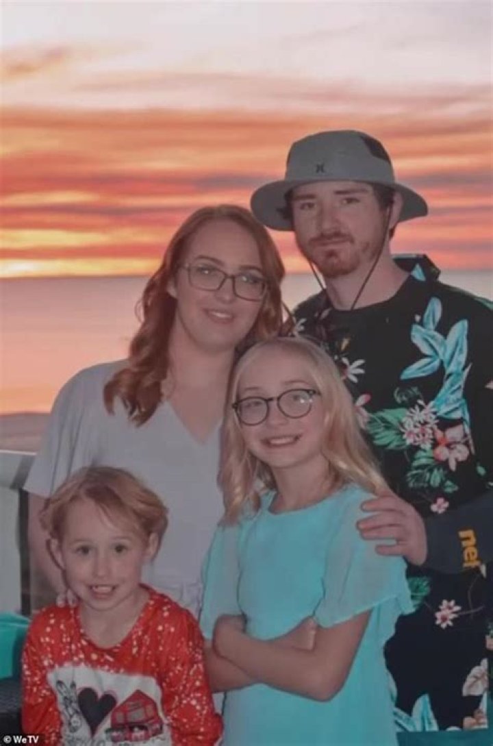 Anna 'Chickadee' Cardwell tears up while talking about her daughters after cancer diagnosis as her sister worries about getting custody... on her last season of Mama June: Family Crisis after death at 29