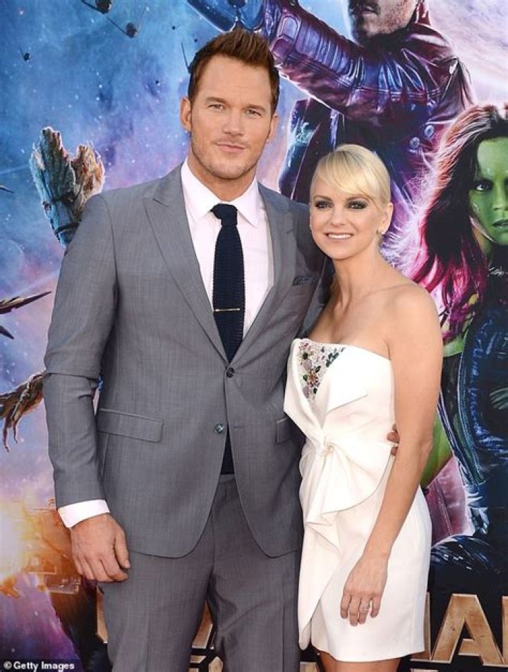 Anna Faris is married! Actress confirms she and Michael Barrett secretly wed in courthouse ceremony