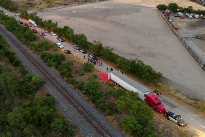 At least 50 people found dead in abandoned 18-wheeler in San Antonio