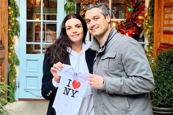 Bachelor alum Courtney Robertson is expecting a daughter with husband Humberto Preciado