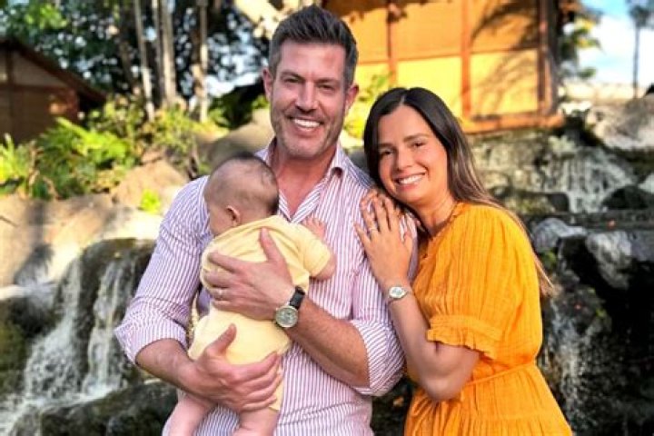 ‘Bachelor’ Host Jesse Palmer and Wife Emely Fardo Welcome 1st Child: ‘She’s Finally Here’