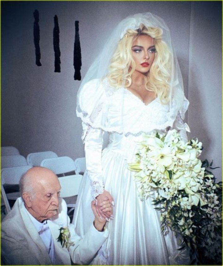 Bebe Rexha dresses up as Anna Nicole Smith for Halloween