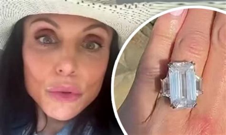 Bethenny Frankel flaunts her large diamond engagement ring but fans are not happy