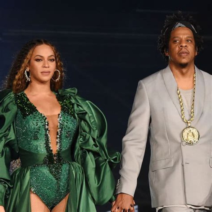 Beyonce And Jay Z Dress Up As "Proud Family" With Kids
