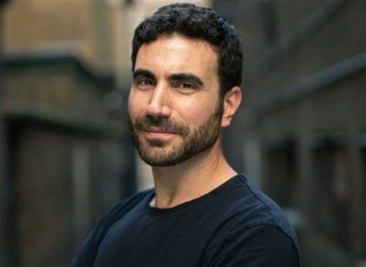 Brett Goldstein Bio, Movies, Podcast, Age, Family, Wife, Height, Net Worth