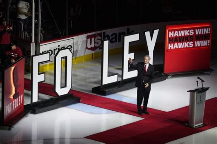 Chicago Blackhawks beloved announcer Pat Foley calls last hockey game