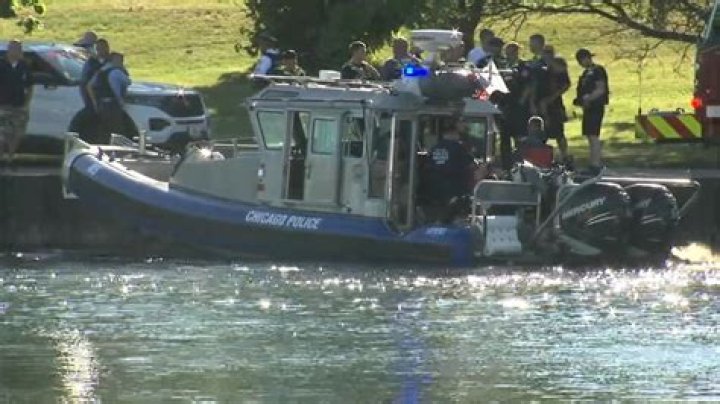 Chicago police recover body found in Diversey Harbor, along DuSable Lake Shore Drive, near Lincoln Park