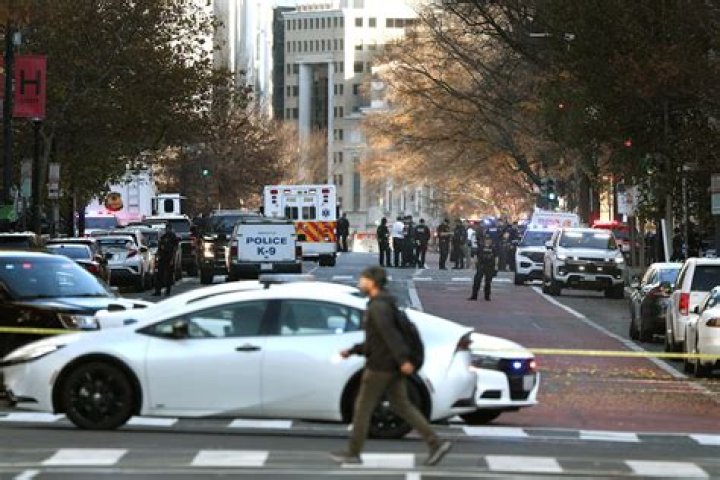 Chicago shooting: Man found critically wounded on Webster Avenue in Lincoln Park