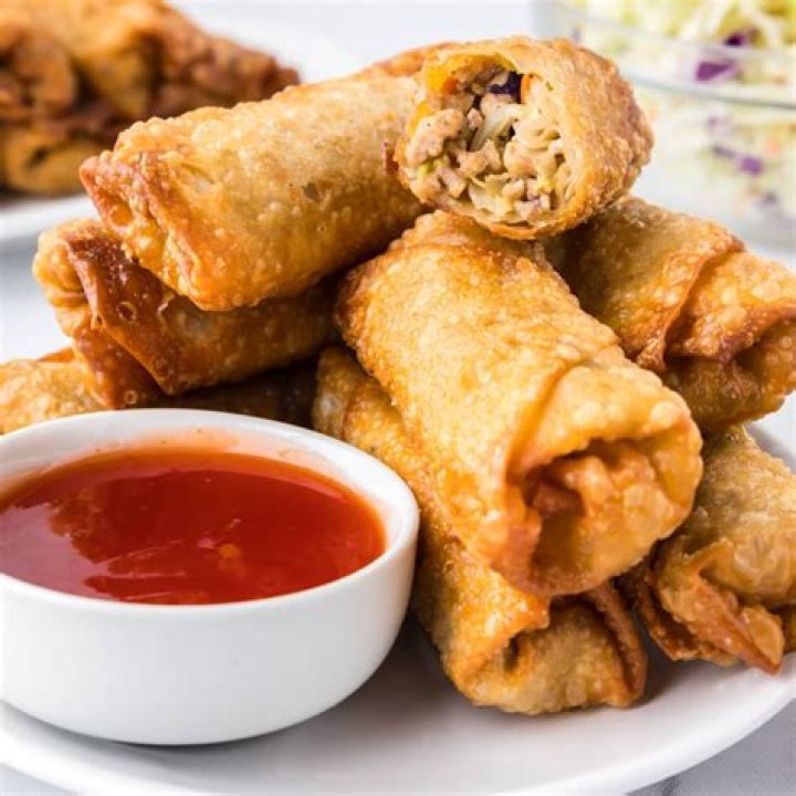Chicago's Egg Roll Lady makes 75 types of egg rolls, including '12 inches of deliciousness'