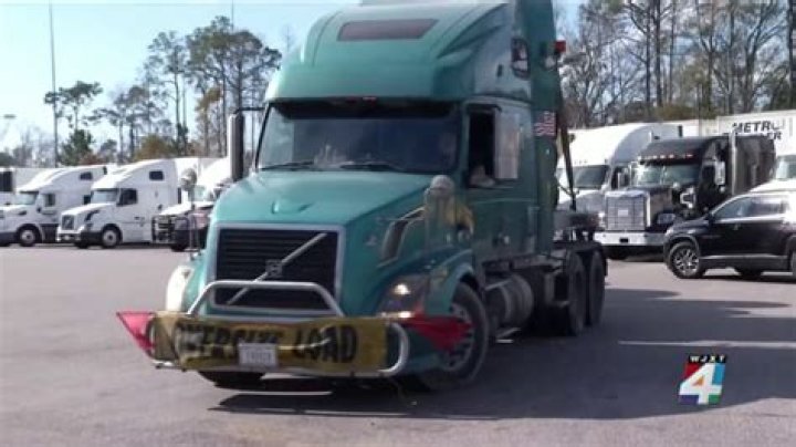 Congress loosens restrictions on teenage truckers to help with supply chain breakdowns