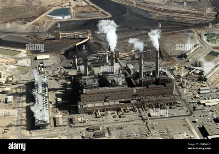 Connecticut plane crash today LIVE – Small plane slams into ‘Trumpf Farmington factory’ as huge smoke seen from building