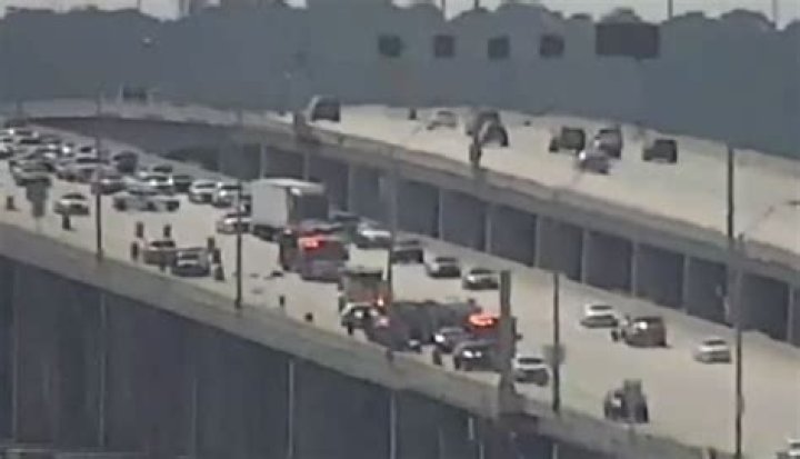 Crash blocks multiple lanes on Buckman Bridge