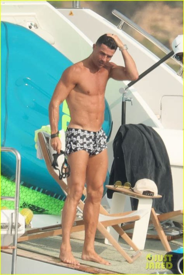 Cristiano Ronaldo’s Shirtless Vacation Snaps Show He’s Still in Top Form: Here’s His Method