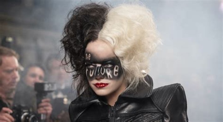 'Cruella' Ending Explained: End Credits Scene Leads Into '101 Dalmatians' Perfectly!