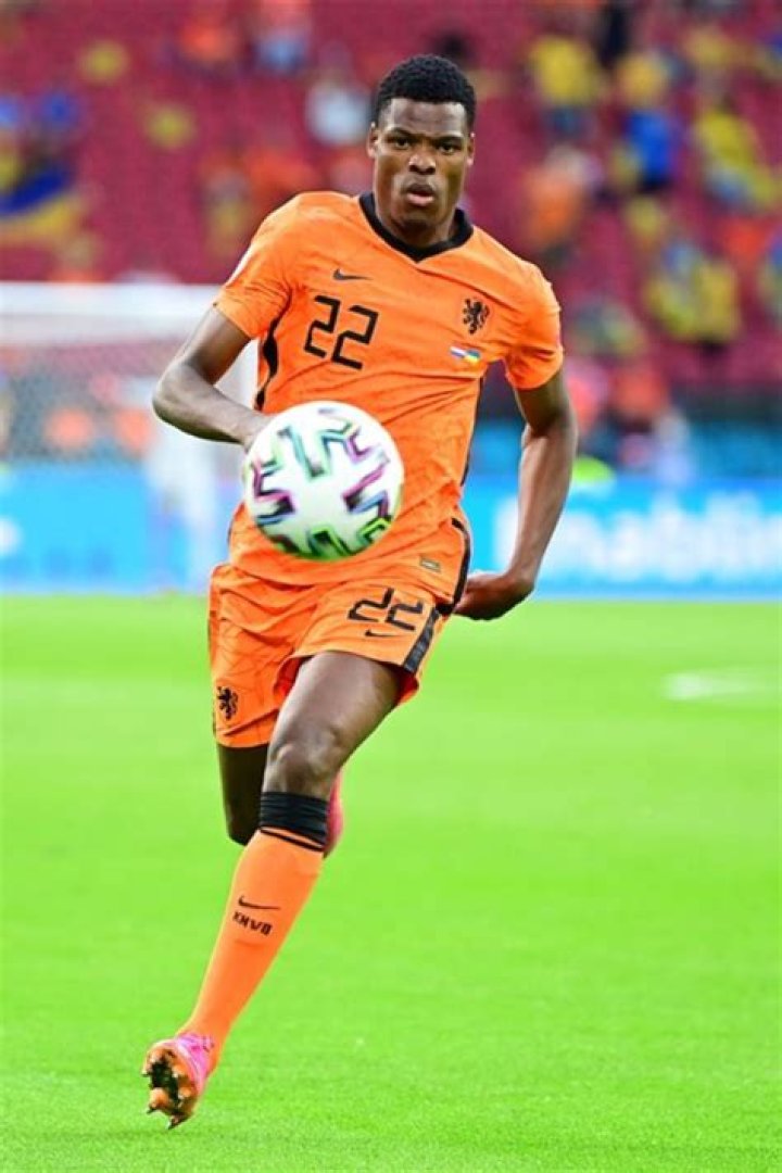 Denzel Dumfries - Bio, Net Worth, Salary, Transfer News, Nationality, Age, Girlfriend, Married, Parents, Family, Height, Wiki, Awards, Facts, Position