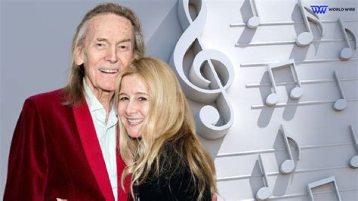 Diana Ross Bio, Age, Family, Husband, Net Worth, Songs, The Supremes