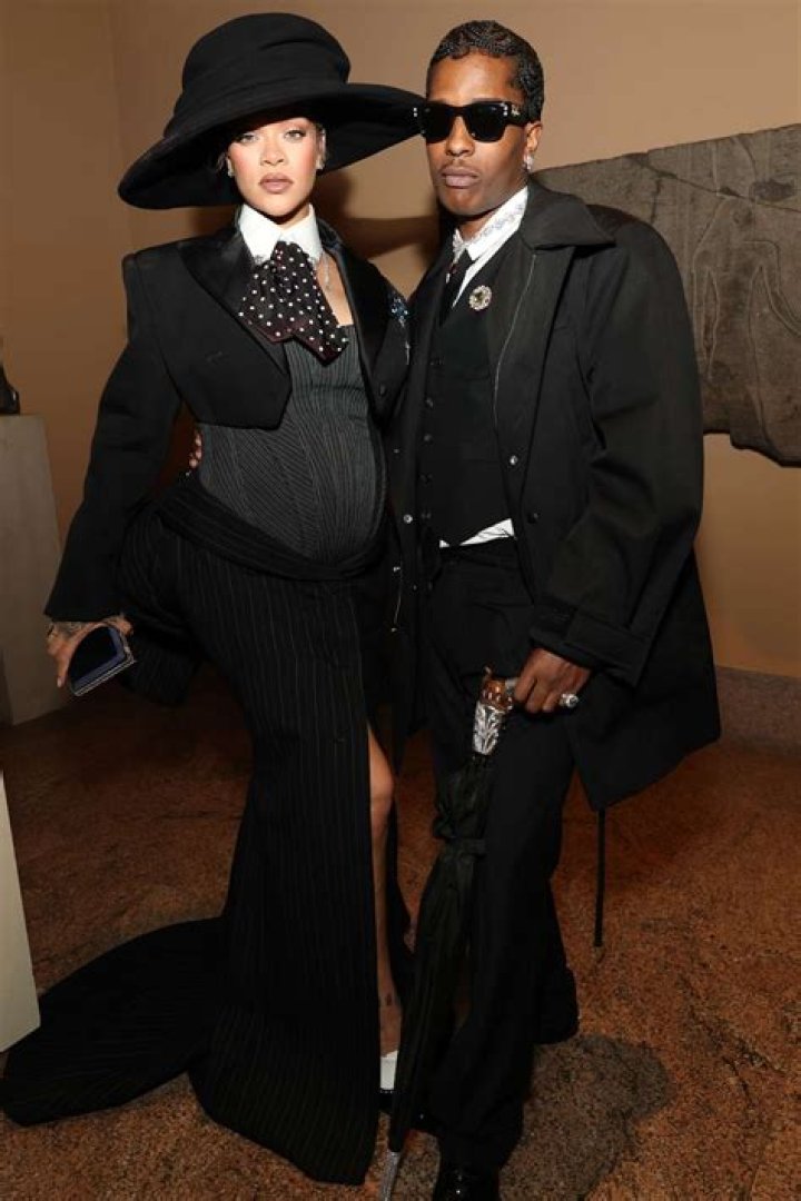 Drake Unfollows Rihanna & ASAP Rocky After Baby Announcement: 'He's Really Hurt'!!