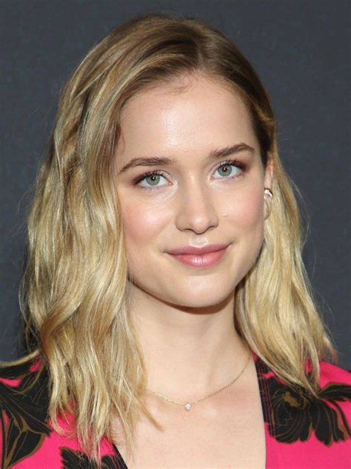 Who is Elizabeth Lail? – All We Know About Gorgeous Actress