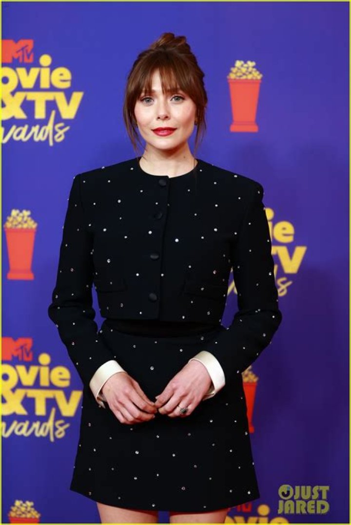 Elizabeth Olsen & Kathryn Hahn Rep 'WandaVision' at MTV Movie & TV Awards 2021