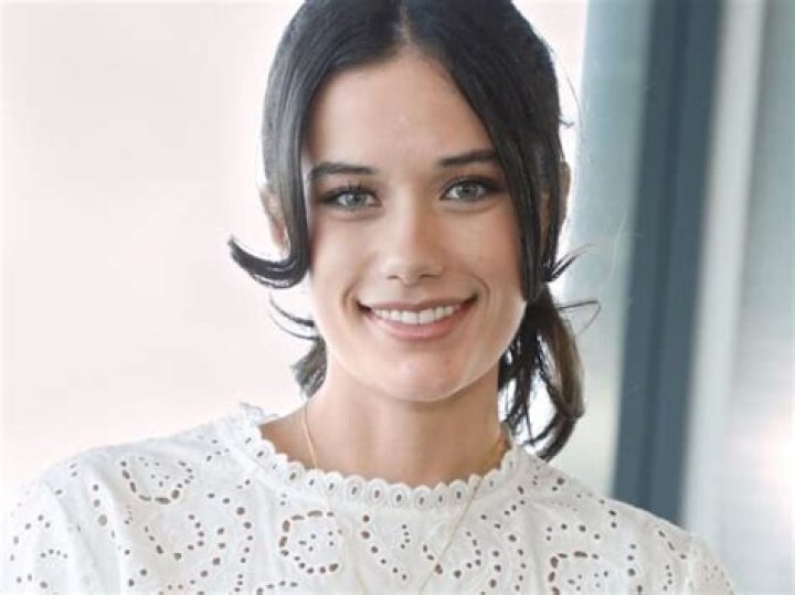 Ella Bleu Travolta Bio, Age, Father John Travolta, Weightloss, Boyfriend, 2022, Height, Net Worth