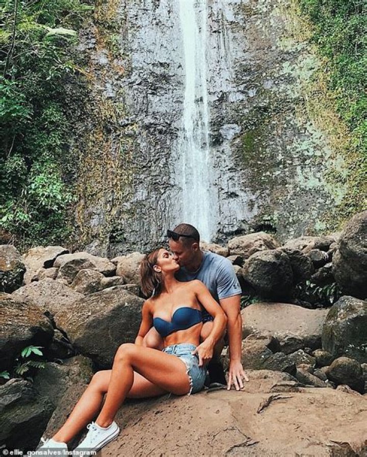 Ellie Gonsalves is engaged to her partner Ross Scutts while presenting at Australia Zoo