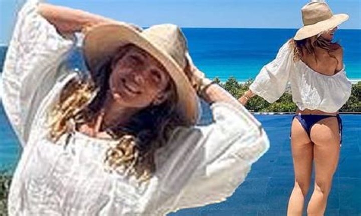 Elsa Pataky shows off her pert derriere in a G-string bikini