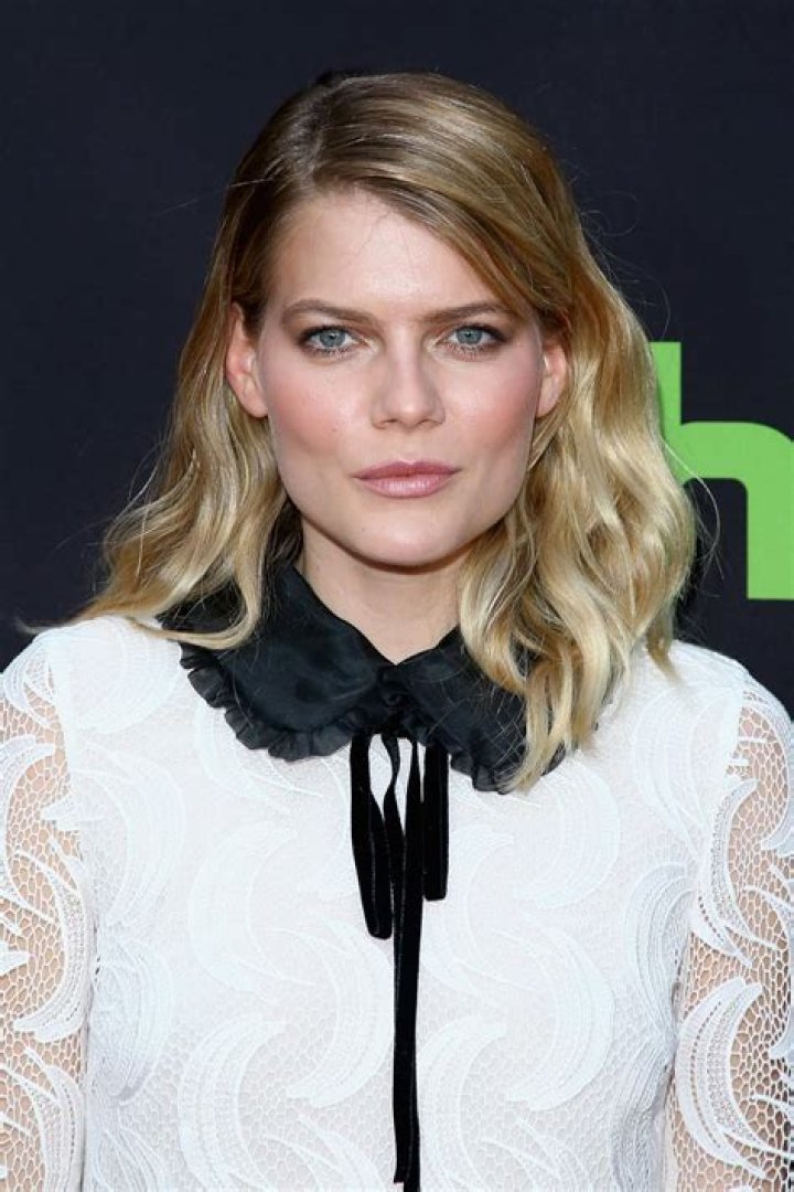 Who is Emma Greenwell? All About American Actress