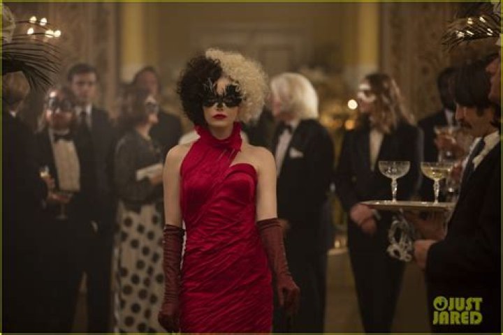 Emma Stone Reveals Her Favorite Costume From 'Cruella', Which Featured Over 40 Unique Looks