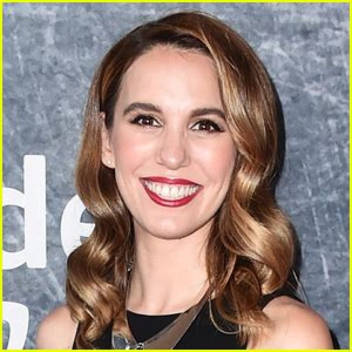 'Even Stevens' Star Christy Carlson Romano Reveals She's 5 Years Sober