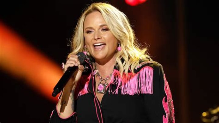 Everything You Need To Know About Miranda Lambert's Anti-Selfie Concert Drama