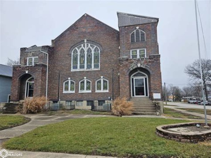 Former church pastor now makes $100K a month as life-coaching stripper