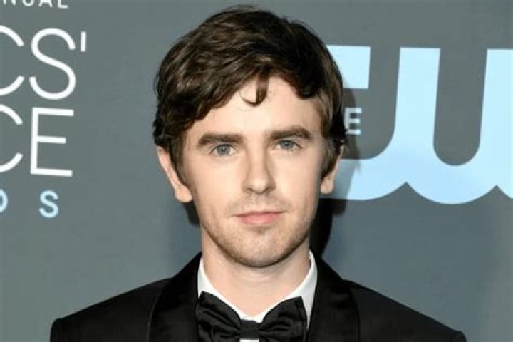 Freddie Highmore Bio, Age, Wife, Height, Father, Brother, Net worth, Movies