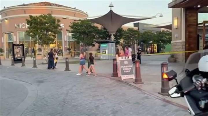 Fresno mall shooting – California Cops ‘search for 2 suspects on the run and one victim’ at Fashion Fair Mall