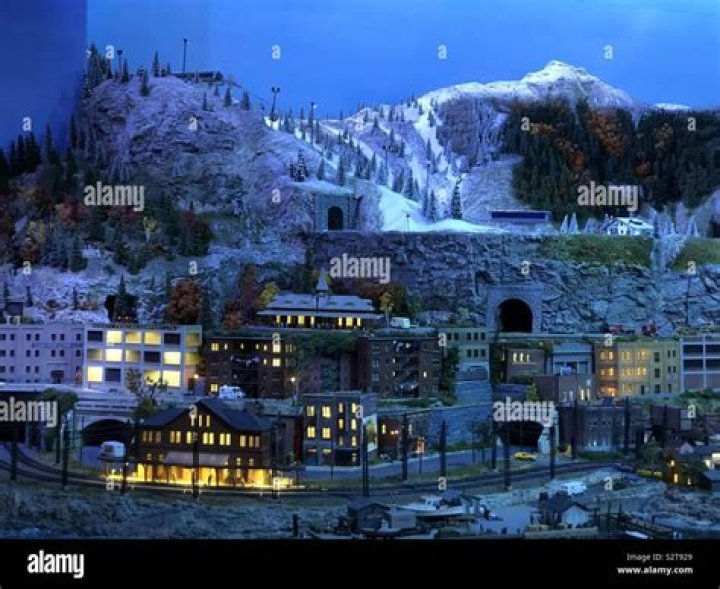 Gulliver's Gate artists think big with miniature world