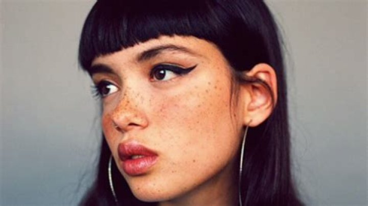 Half-Moon Bangs Are The Perfect Curtain Bang Alternative If You Want A Fuller Look