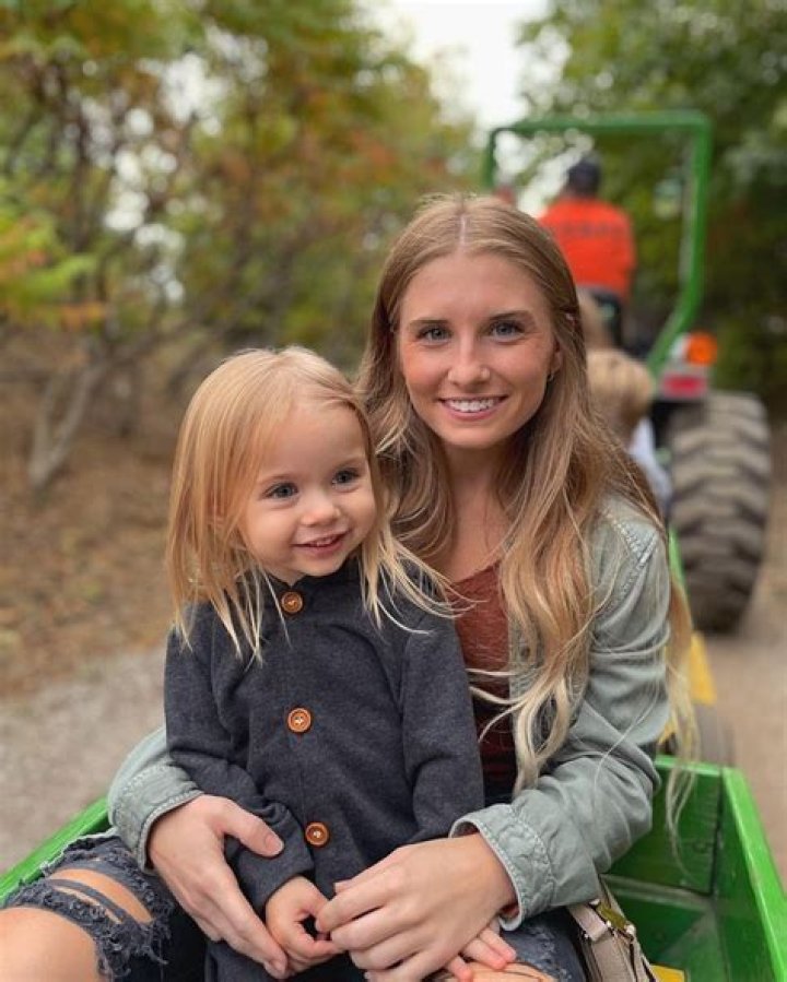 Has Anything Happened To Wren Eleanor? Drama On Tiktok And Reddit About Daughter's Situation