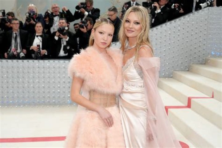 How old is Kate Moss, who are her daughter and sister, how tall is she and when did she date Pete Doherty?