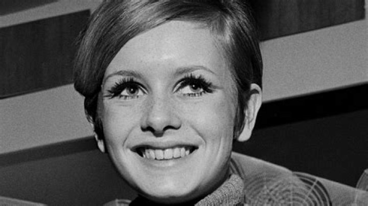 How To Recreate Twiggy's Mod Haircut