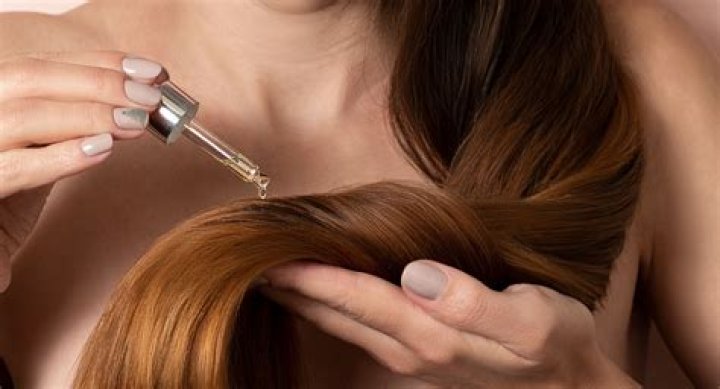 How To Use Hair Oil for Oily Scalp, According to Stylists